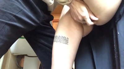 Мектептегі ванна бөлмесінде сквирт, нағыз көбікті оргазм – мұғалімім барын салды